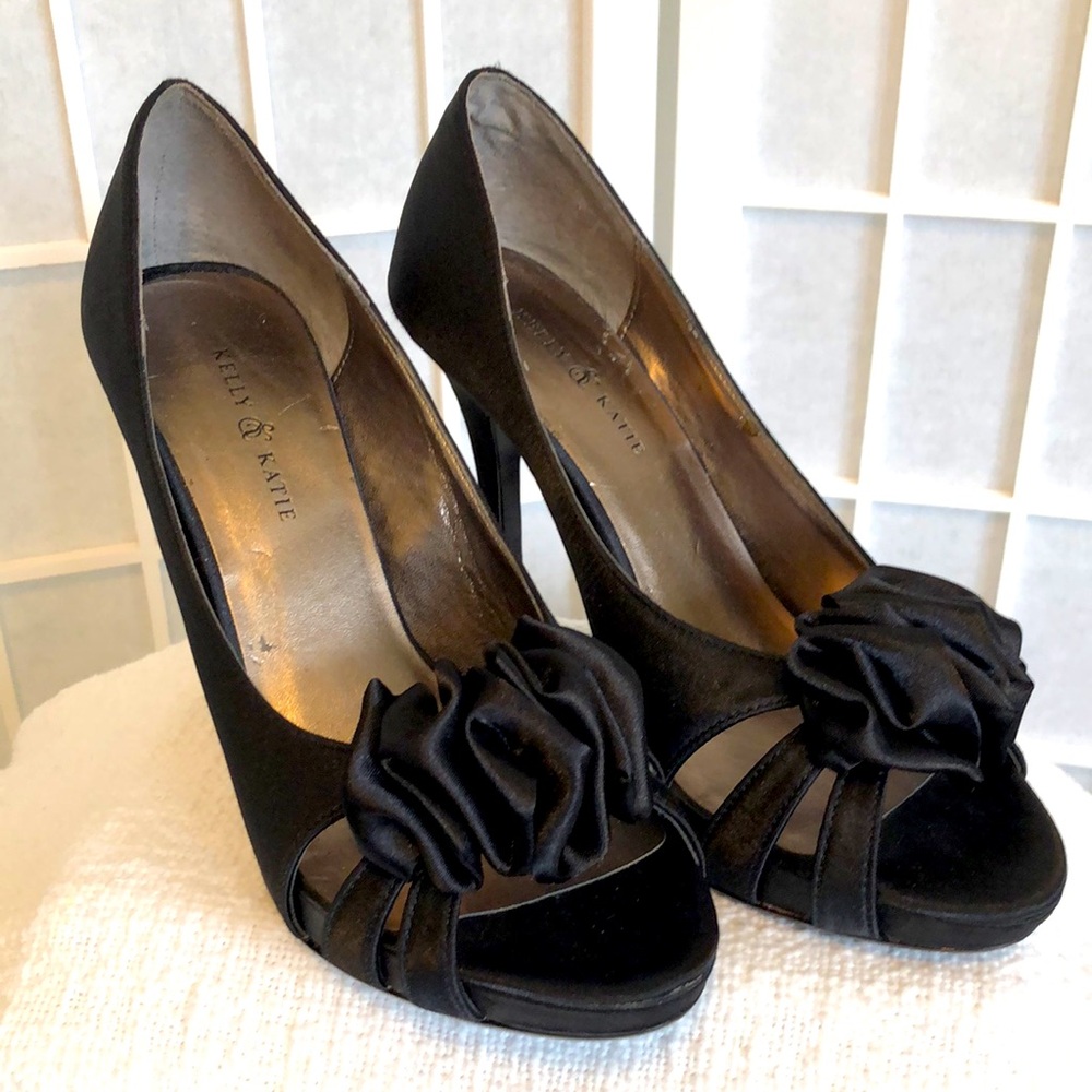 Kelley & Katie Black Satin “Take A Bow” Open Toe Heels in Good Condition, 6.5.